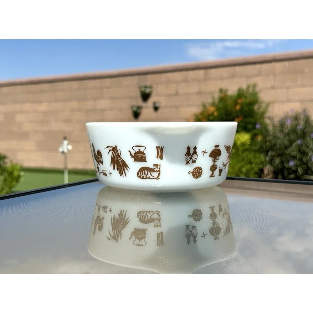 VTG PYREX Early American 1.5 Pint 472 Round Casserole Dish Milky White & Brown